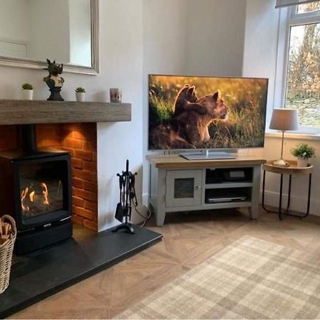 Woodland Cottage - Private Courtyard - Pet Friendly Retreat In The Heart Of ウィンダミア エクステリア 写真