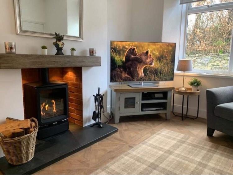 Woodland Cottage - Private Courtyard - Pet Friendly Retreat In The Heart Of ウィンダミア エクステリア 写真