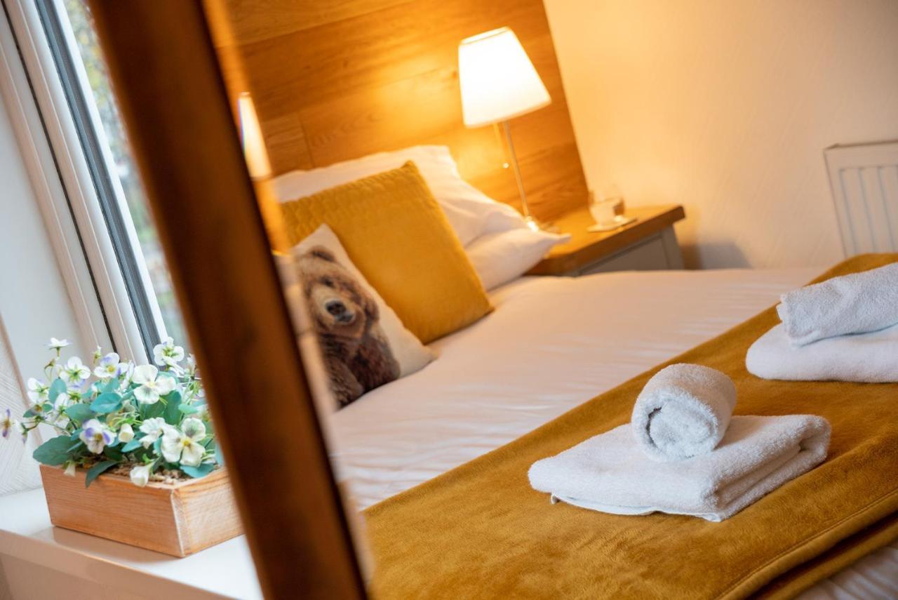 Woodland Cottage - Private Courtyard - Pet Friendly Retreat In The Heart Of ウィンダミア エクステリア 写真